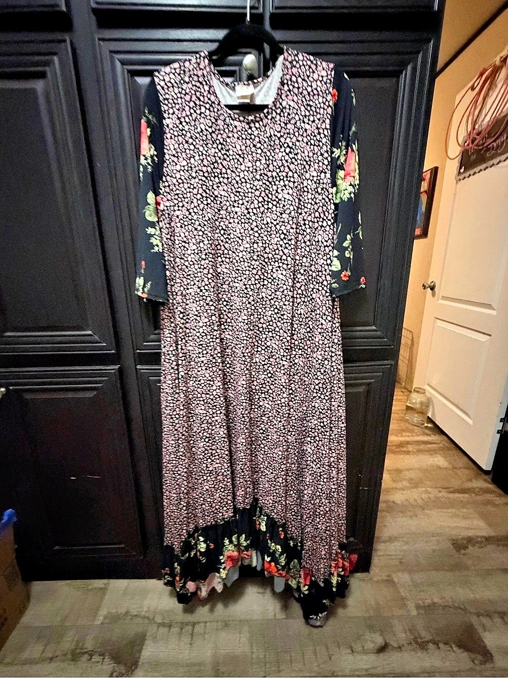 Zadie b’s Floral Maxi Dress in Black & Pink Size 2X Like New